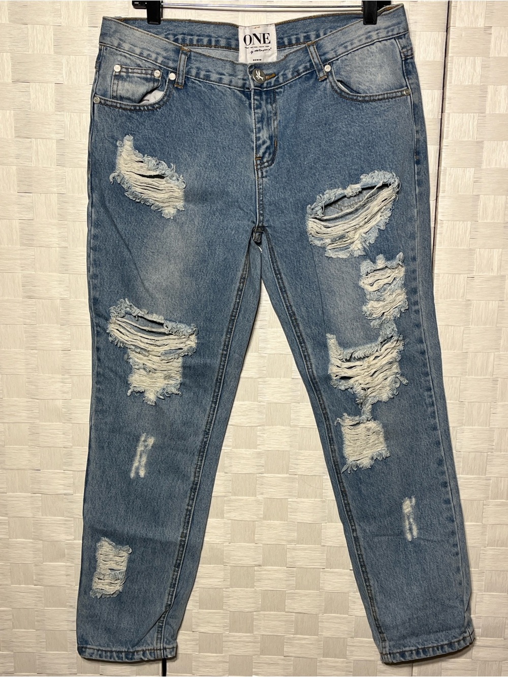 One Teaspoon Distressed Straight Leg blue Jeans  Size 30 mid Rise Celebrity Love